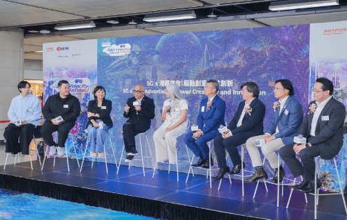 流動網絡營辦商代表與廣告創作人黃炳培（左四） 、林小琪（左三）、李冠德（左二）、簡偉鵬（左一）以及香港廣告商會執行總監朱俊美（左五）就 5G 流動網絡發展，以及科技推動數碼廣告創新的機遇等討論及交流。港鐵圖片