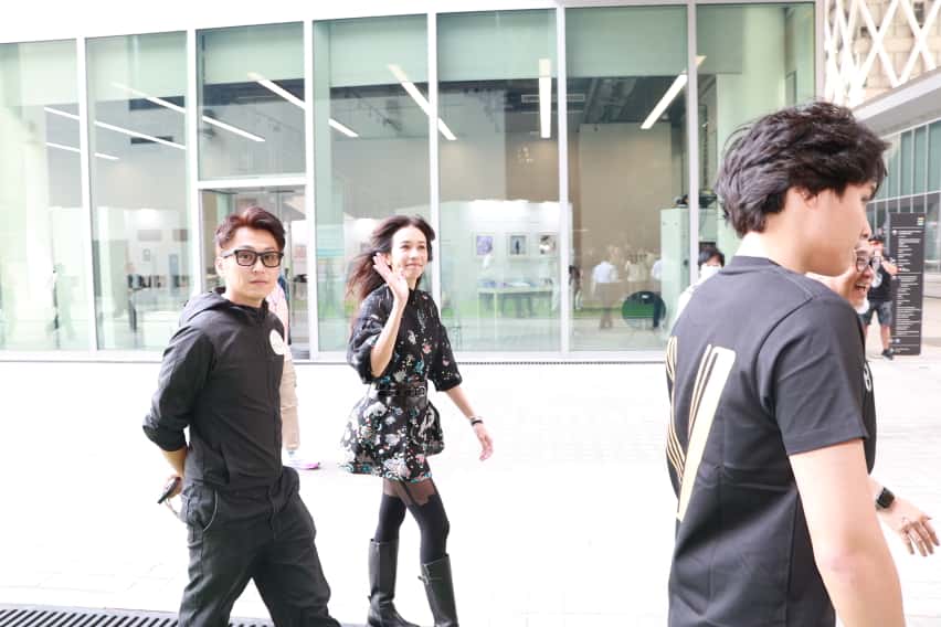 莫文蔚現身將軍澳,為黑膠碟《Karen Mok The Master》宣傳。 莫文蔚現身將軍澳,為黑膠碟《Karen Mok The Master》宣傳。