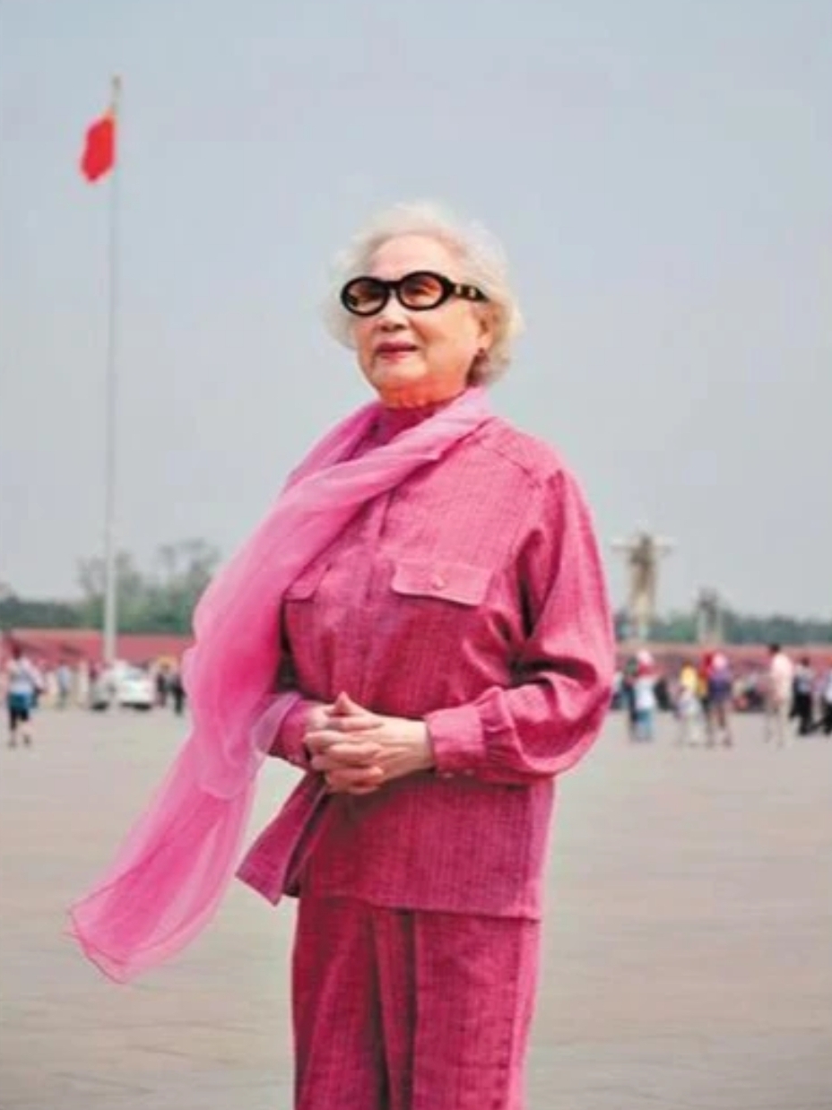 廣州文青旅遊好去處2024｜6. 紅線女故居 從舊照片可見，紅線女鍾情粉紅色。（圖片來源：小紅書）
