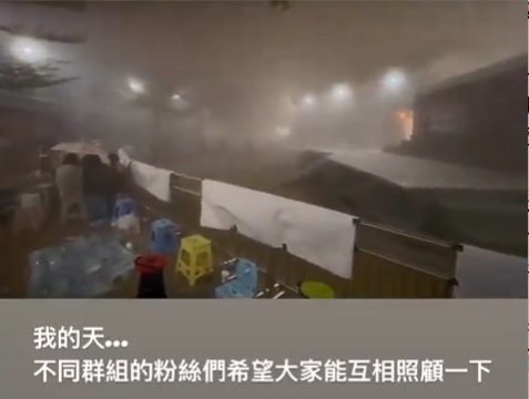 不少粉絲為見偶像,通宵上昂坪市集霸位。