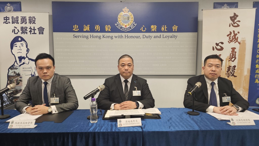警方屯门警区刑事部警司庄成逸（中）、总督察沈灏旻（右）及高级督察马程浩（左）。