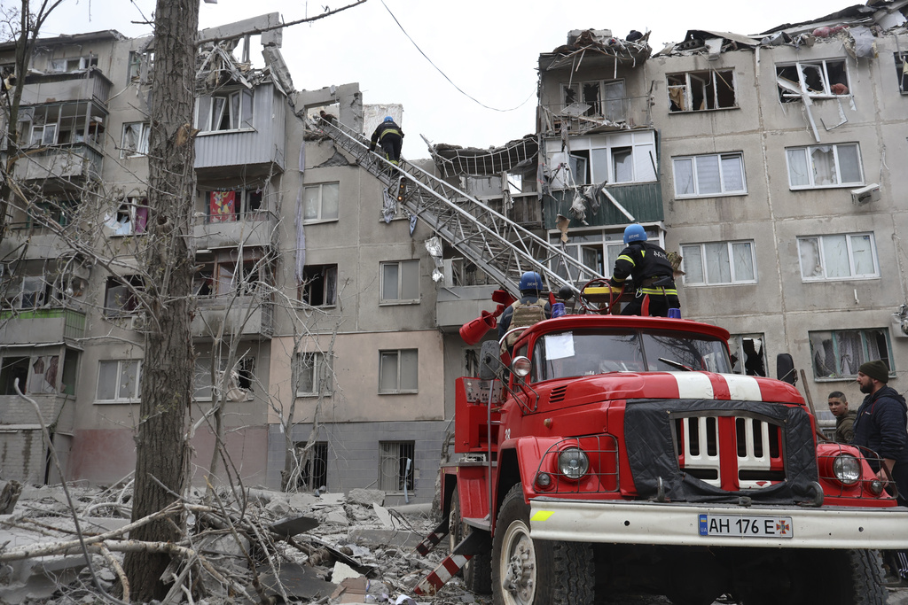烏克蘭東部城市有建築物遭俄軍飛彈炸毀，造成11人死亡。美聯社