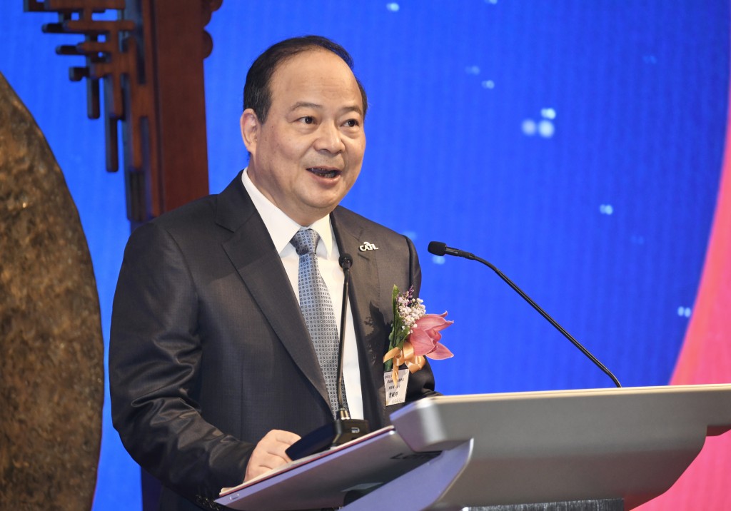 寧德時代董事長曾毓群表示,是次在港上市意味公司更加融入全球資本市場,亦是推動全球零碳經濟的新起點。 寧德時代董事長曾毓群表示,是次在港上市意味公司更加融入全球資本市場,亦是推動全球零碳經濟的新起點。