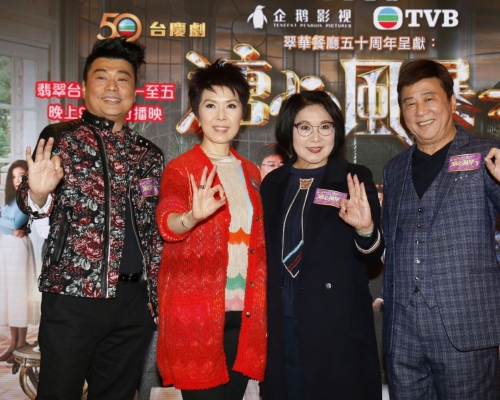 夏雨（右一）認為狙擊視帝之說言之尚早，獎項要視乎各界對其演出的評論。