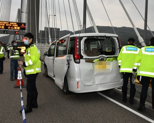 涉事七人車。