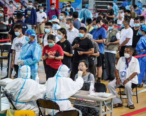 南京繼續進行大規模新冠病毒篩檢。新華社圖片