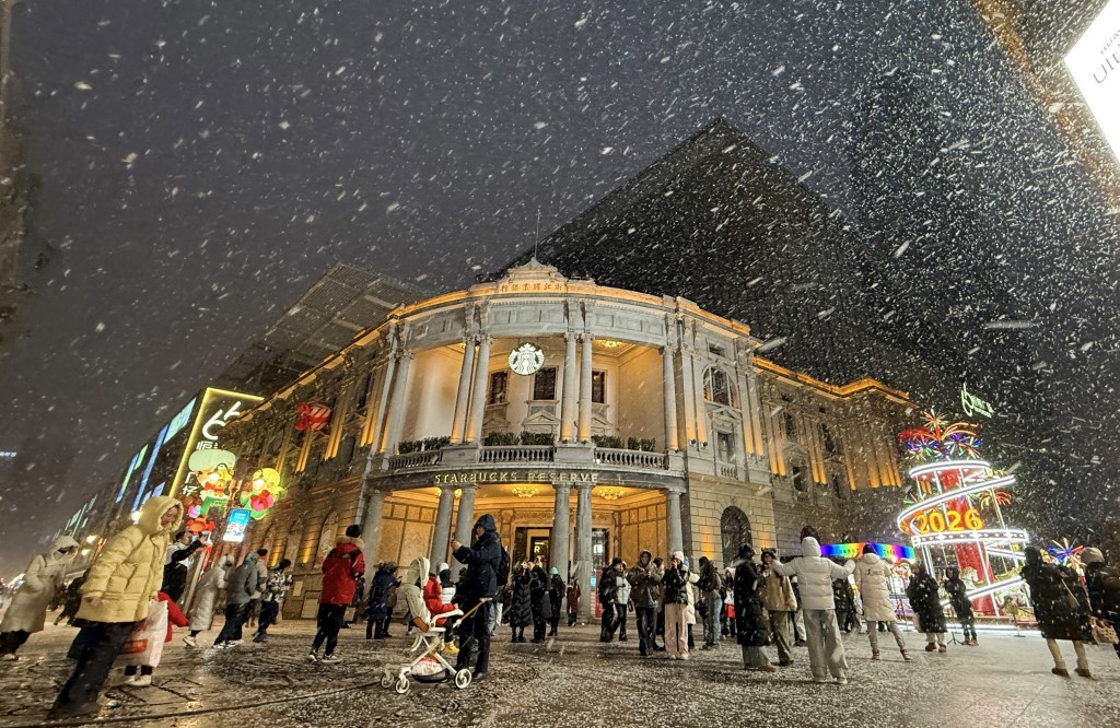 天津17日迎来2026年的首场降雪。新华社