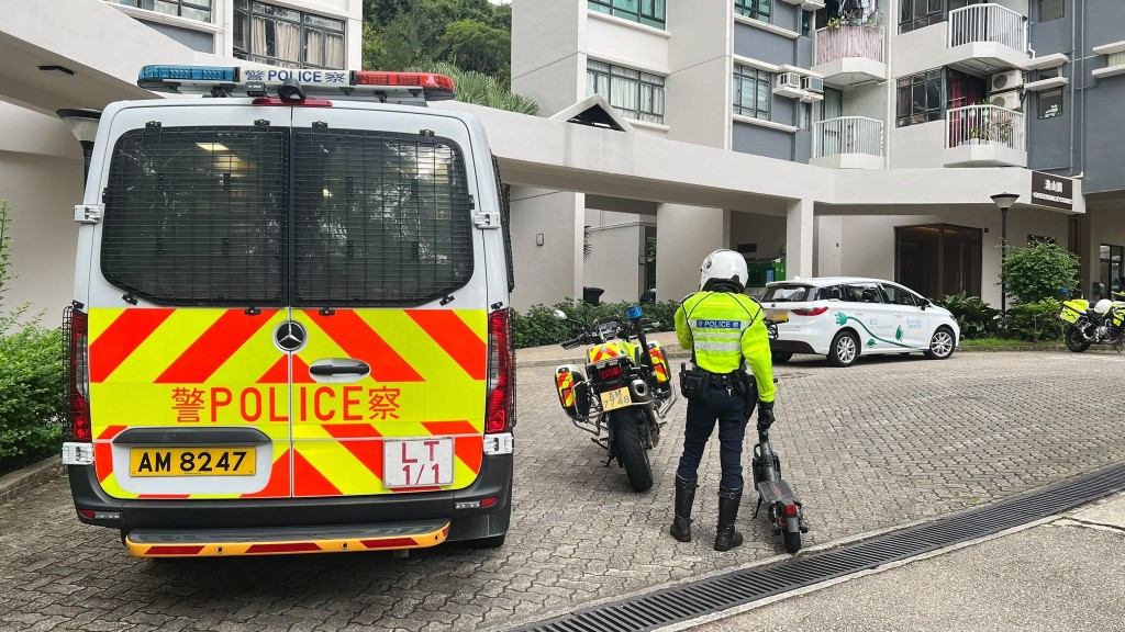 警扣查6輛涉案電動可移動工具。 警扣查6輛涉案電動可移動工具。