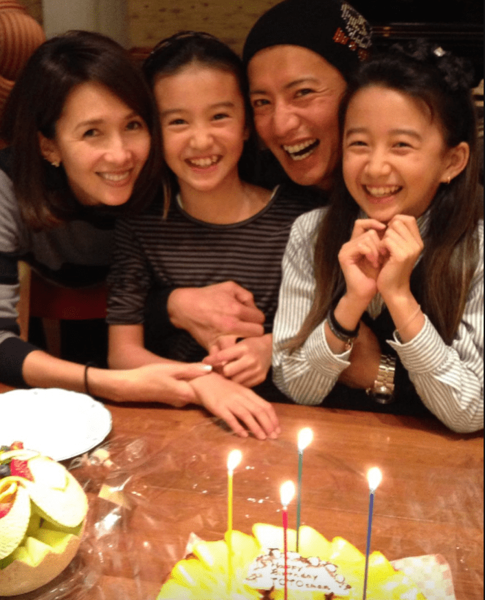 木村同工藤育有兩女，光希同心美自細就感情好好。