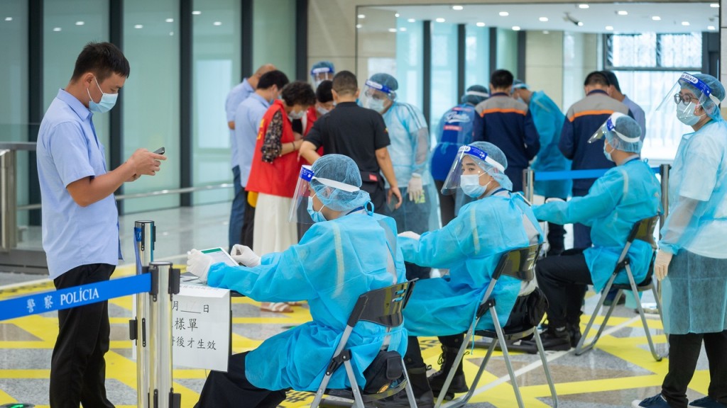 賀一誠稱加強與大灣區及內地合作防疫。新聞局資料圖片