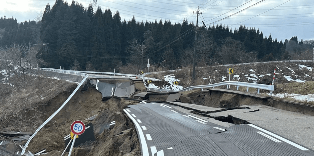 北海道大学教授高桥浩晃指出，海洋板块隐没带的能量几乎“100%被储存”，并未透过小规模地震释放，这意味着该区域正为下一次大爆发积聚恐怖能量。路透社