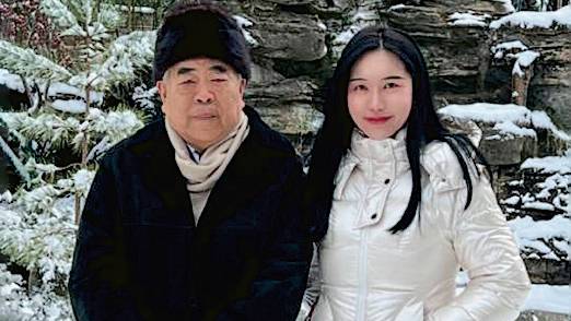 87歲范曾與嫩妻徐萌。網圖 87歲范曾與嫩妻徐萌。網圖