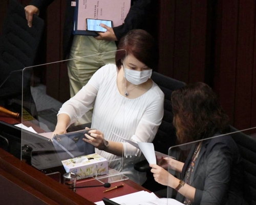 李慧琼引述張建宗指，政府會全力配合。