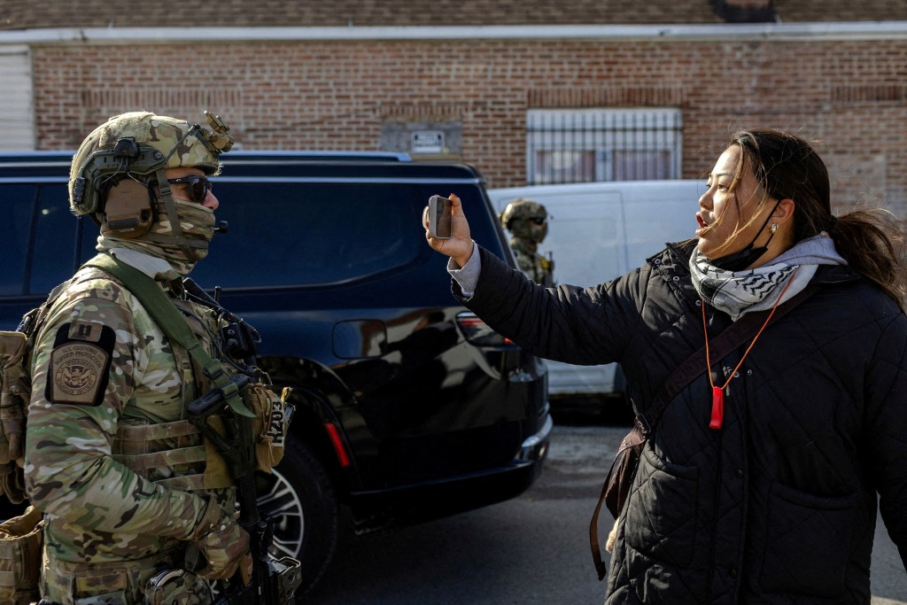 美國聯邦政府大力掃蕩非法移民，已經掀起抗議潮。路透社