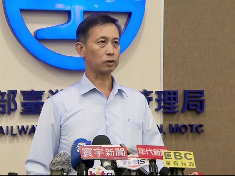 台鐵局主秘書朱來順今出席記者會說明普悠瑪翻覆事故最新情形。（網圖）