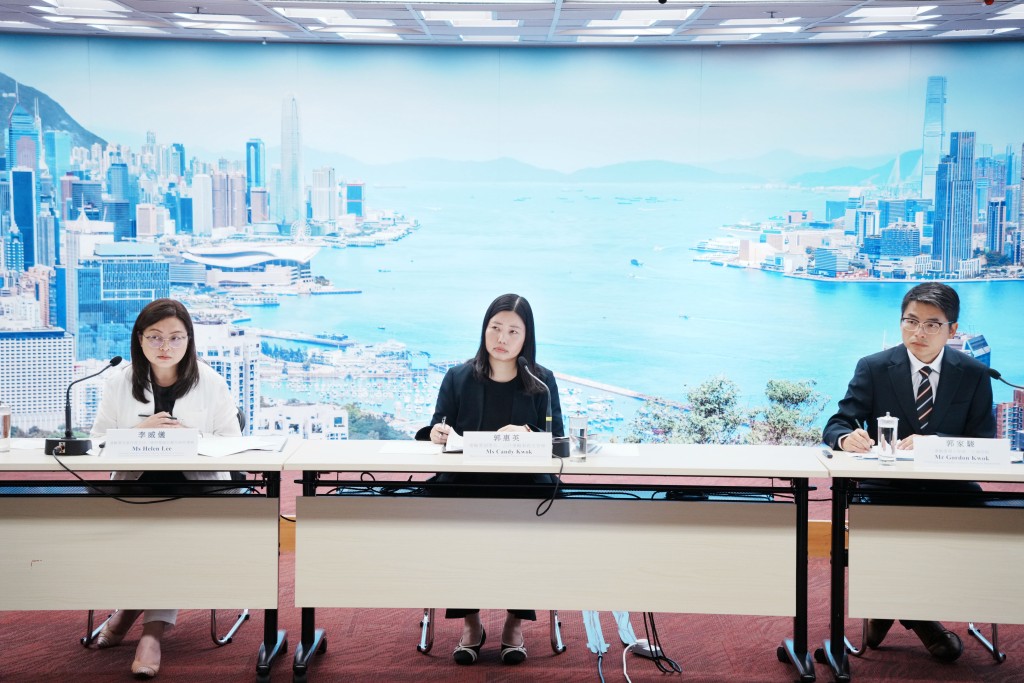 運輸署擬於今年底開始利用人工智能技術協助自動審批網上續領車牌。 運輸署擬於今年底開始利用人工智能技術協助自動審批網上續領車牌。
