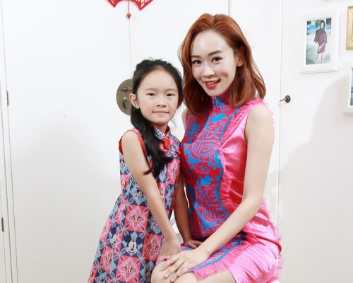 思琦獨力撐起頭家，偶爾帶女兒一齊工作。