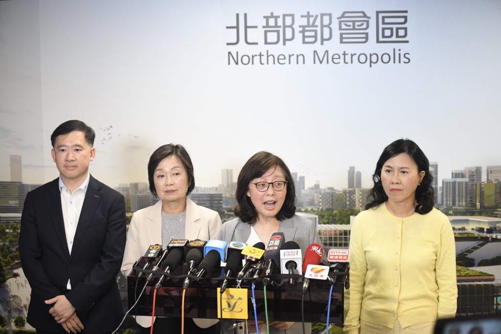 政府官員就北都議題會見傳媒。