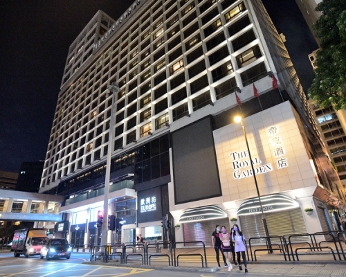 事發於尖東麼地道帝苑酒店門外一間鐘表店。資料圖片