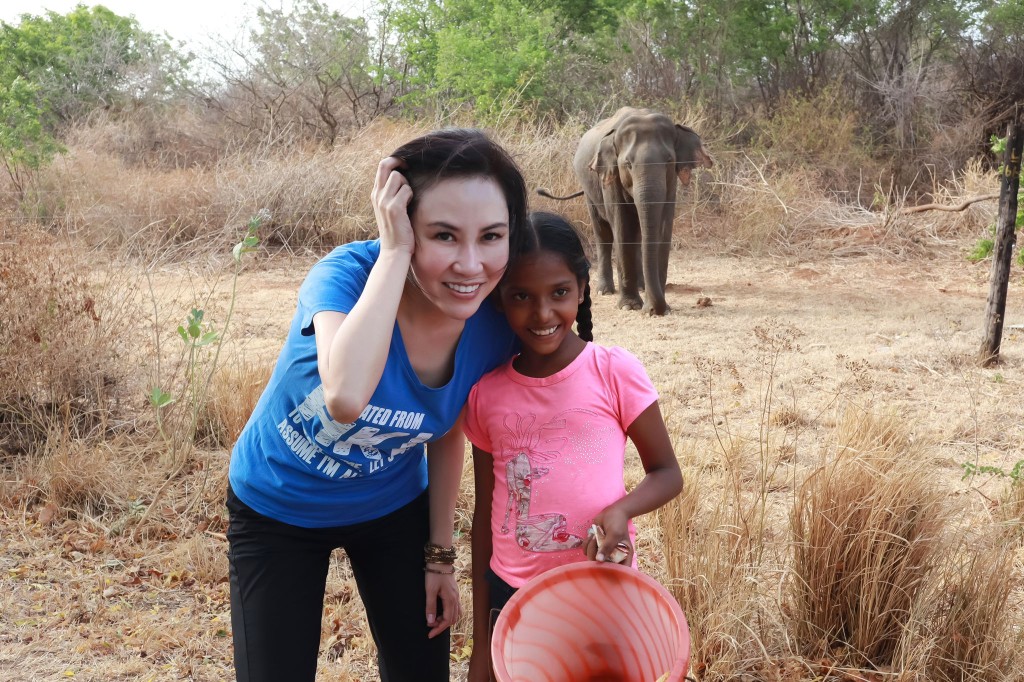 June说难忘探访斯里兰卡村落义工旅程，同行助手及时摄下野象出现的惊险时刻。受访者提供