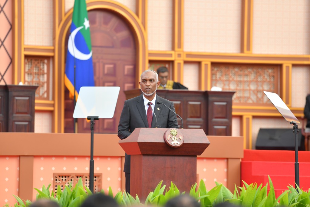 穆伊兹就职马尔代夫总统。路透社