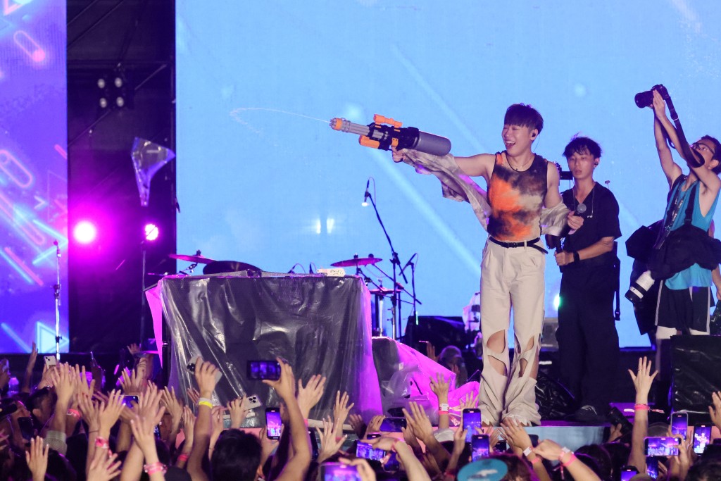 小賴話8月開個唱，叫Fans好好表示。