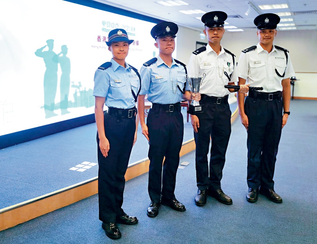 謝佳璇、詹定康、冼亭彬、梁灝雋(由左至右)講述從警心得和體會。