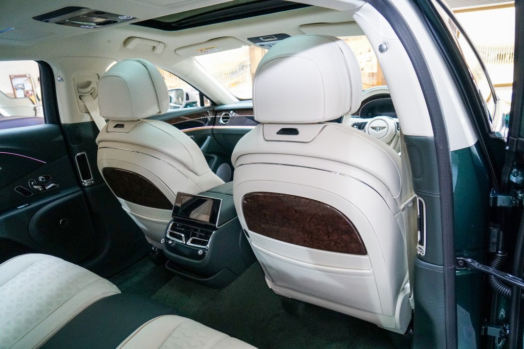 Bentley HK-DCH舉辦The Touch of Mulliner Exhibition:無論皮革或面板木飾,均配有不同材質及不同工藝,能夠打造獨一無二的Flying Spur。