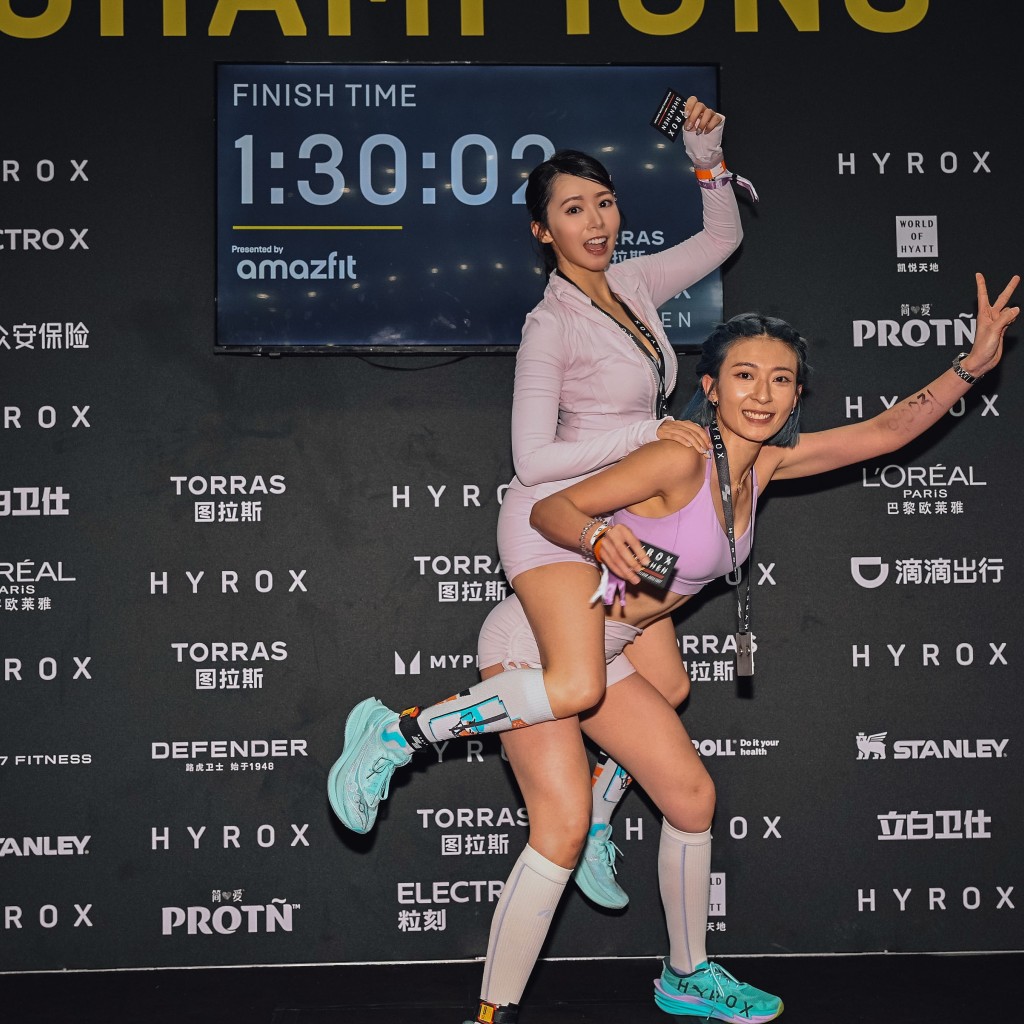 陳渃晴（左）與李君妍參加HYROX比賽。