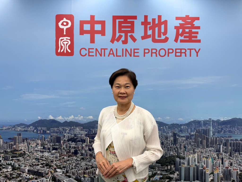 中原九龍董事劉瑛琳說,原舍為市區罕有新供應,主打小型單位,可滿足追求交通便利的年輕上車客,亦可吸引長線投資者。 中原九龍董事劉瑛琳說,原舍為市區罕有新供應,主打小型單位,可滿足追求交通便利的年輕上車客,亦可吸引長線投資者。