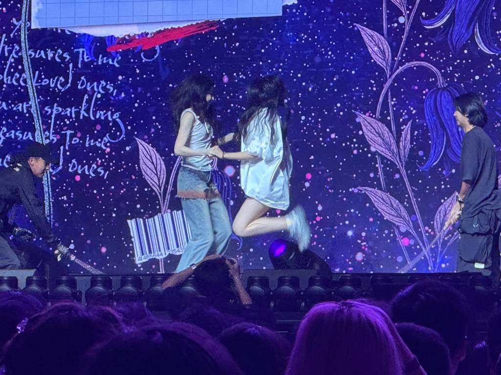 韓韶禧同Fans玩得好興奮。 韓韶禧同Fans玩得好興奮。