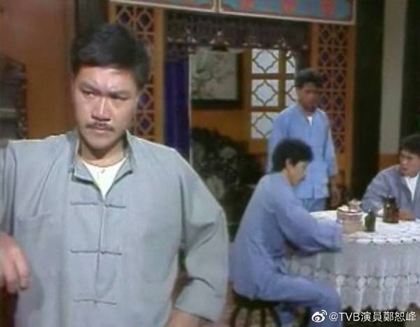 現年68歲的鄭恕峰1976年曾報考TVB藝員訓練班，雖然被錄取，但他因須照顧患病父親而放棄入學。
