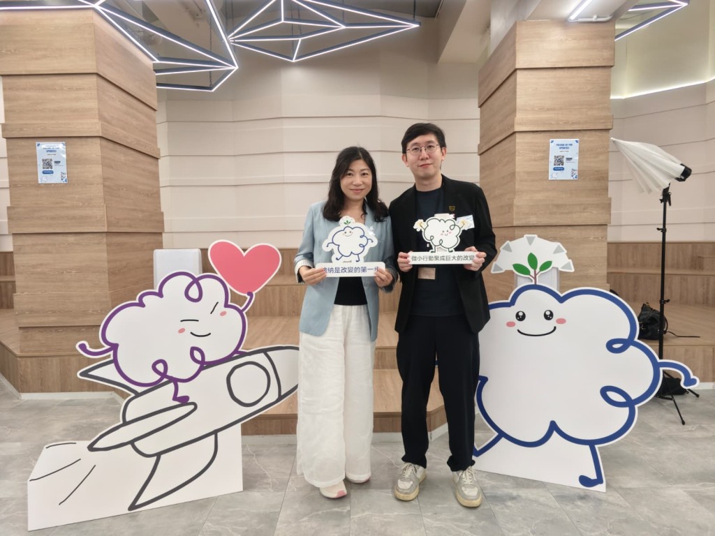 專題課程高級講師張麗雲(左)及專題課程項目經理章景輝(右)希望相關課程為受訓老師提供實務支援,讓他們能夠及早辨識SEN學生制定應用策略。 專題課程高級講師張麗雲(左)及專題課程項目經理章景輝(右)希望相關課程為受訓老師提供實務支援,讓他們能夠及早辨識SEN學生制定應用策略。