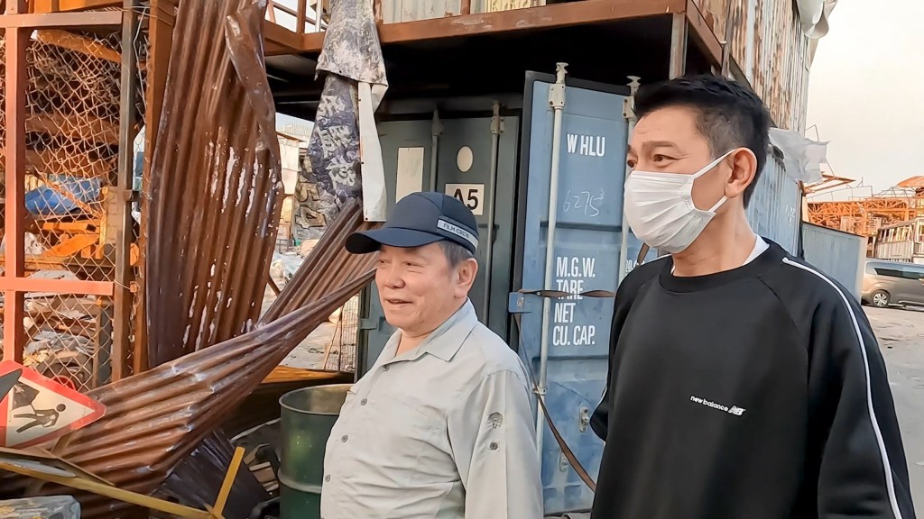 《焚城》出品人兼监制的江志强先生（左）表示，香港电影市道低迷，但相信只要电影人拍出好作品，观众一定会入戏院欣赏。