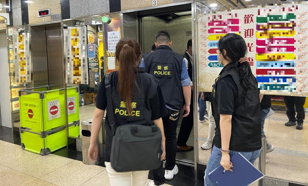 旺角警區刑事部在區內展開反罪惡行動。