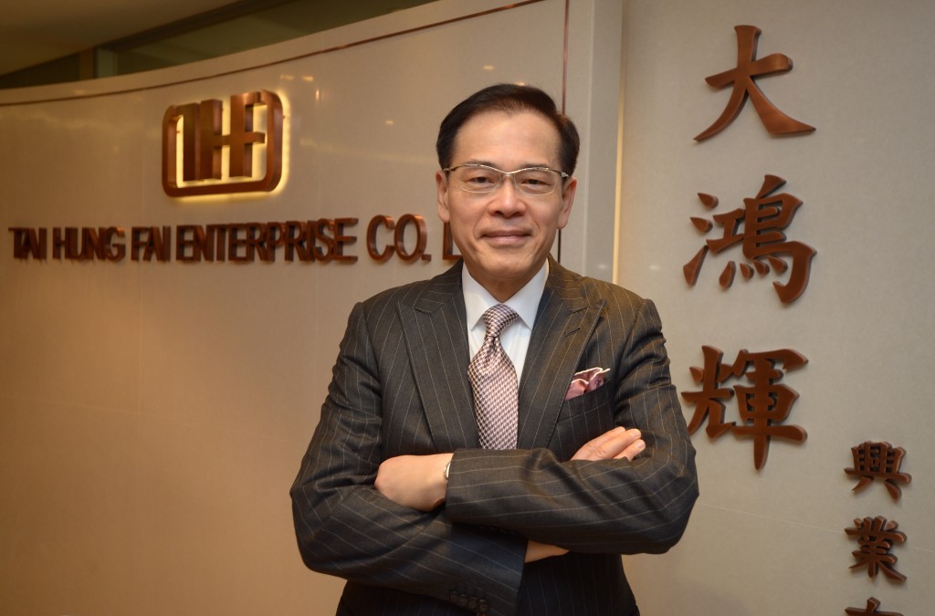 梁绍鸿自2013年起跻身《福布斯》香港富豪榜，2022年以44亿美元位列香港区排名22位。