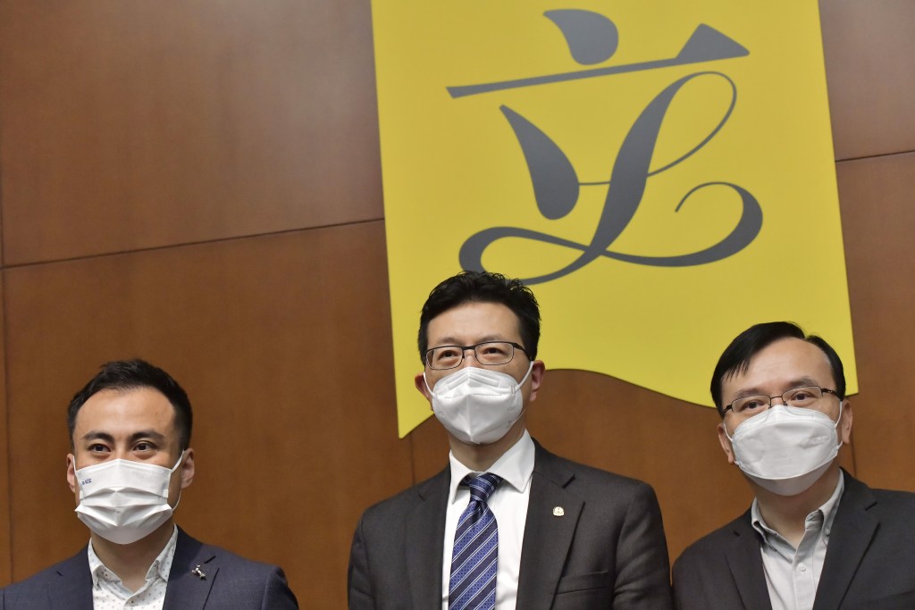 工聯會立法會議員郭偉强(左)、吳秋北(中)、黃國(右)。資料圖片