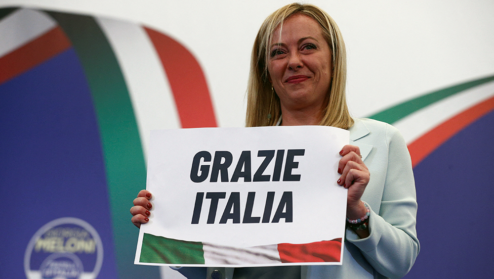 意大利大選右翼聯盟宣布勝出，梅洛尼成首位女總理。路透