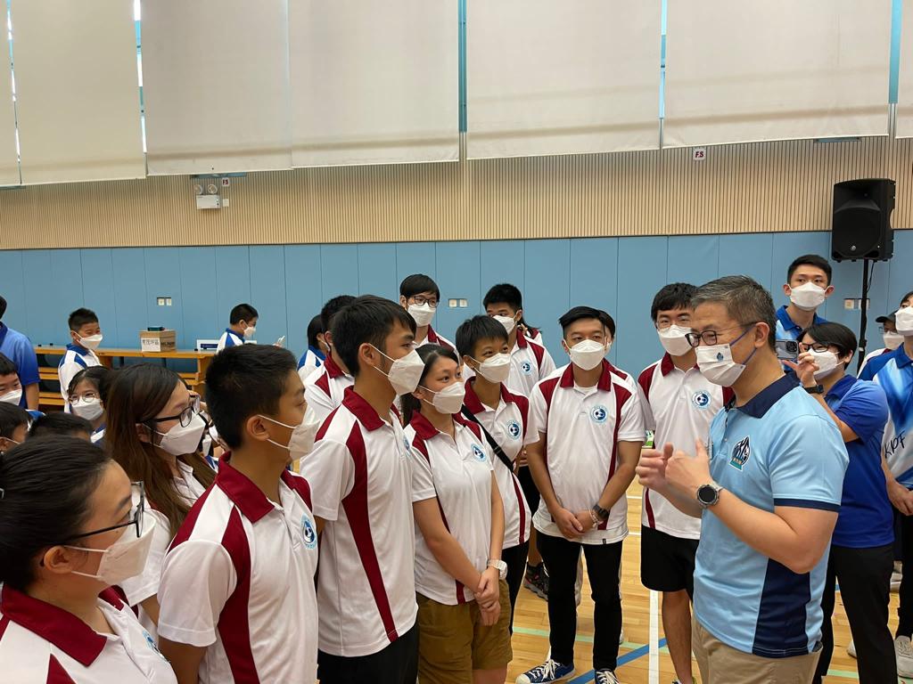 蕭澤頤呼籲香港社會各界應齊心，幫助青少年自強不息。