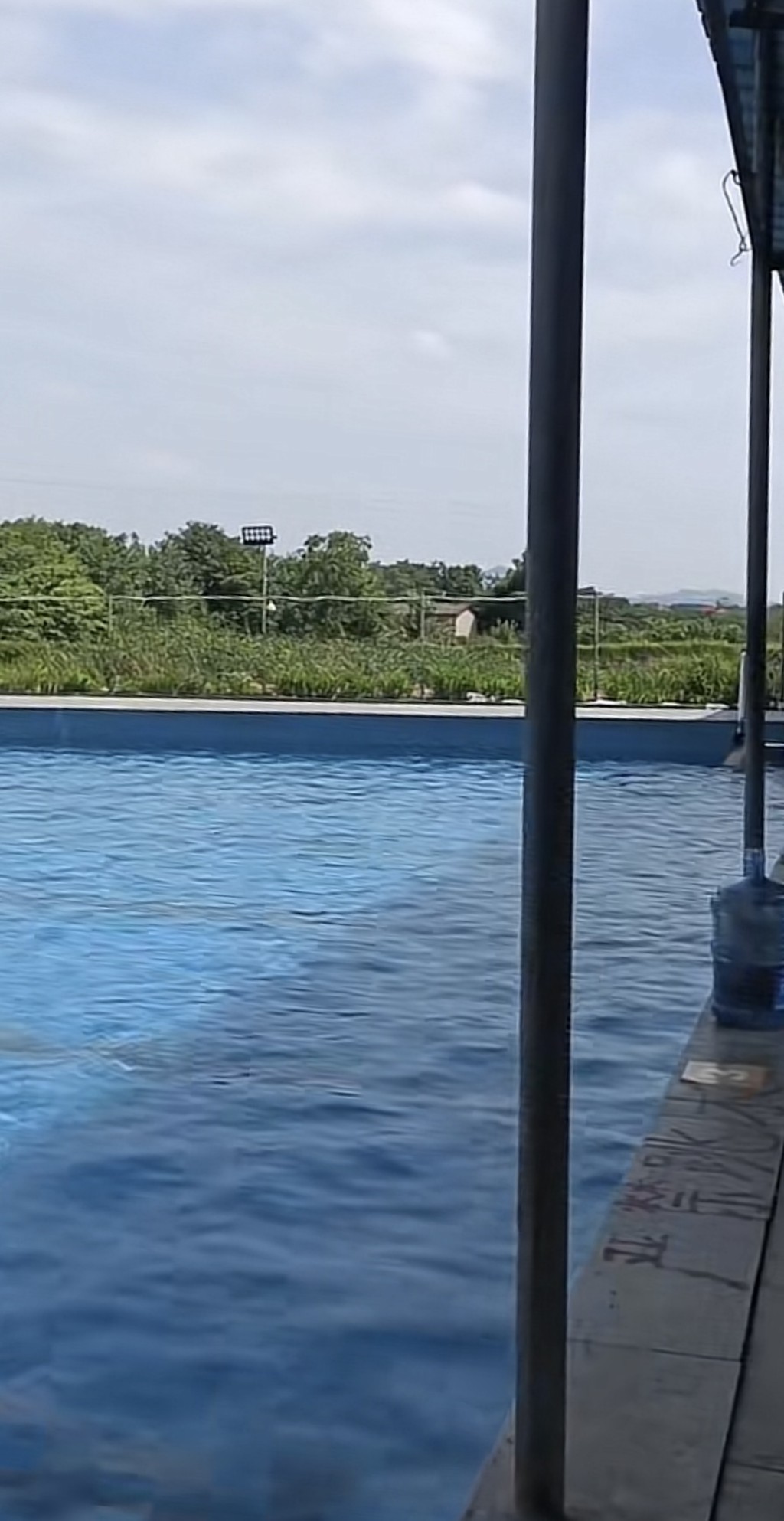 湖南10歲男童在游泳池觸電身亡。抖音@汨羅市東南雙岸游泳館 湖南10歲男童在游泳池觸電身亡。抖音@汨羅市東南雙岸游泳館