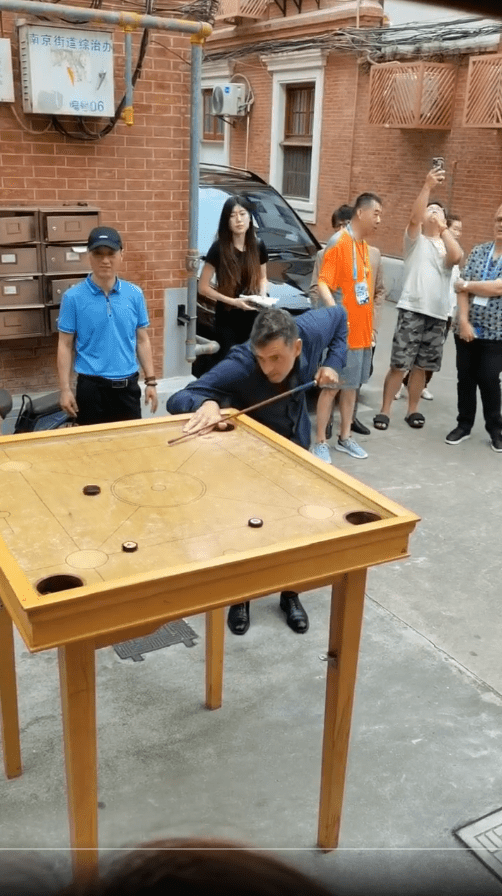 第一击未能将对方的棋打入洞。网上截图