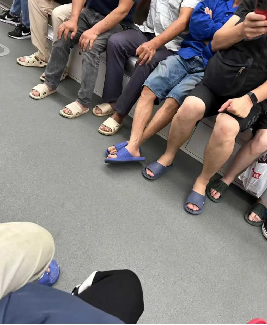凉鞋／人字拖是广东省鞋。小红书