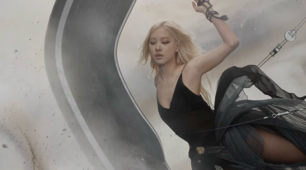 《GO》MV以外太空做主題。