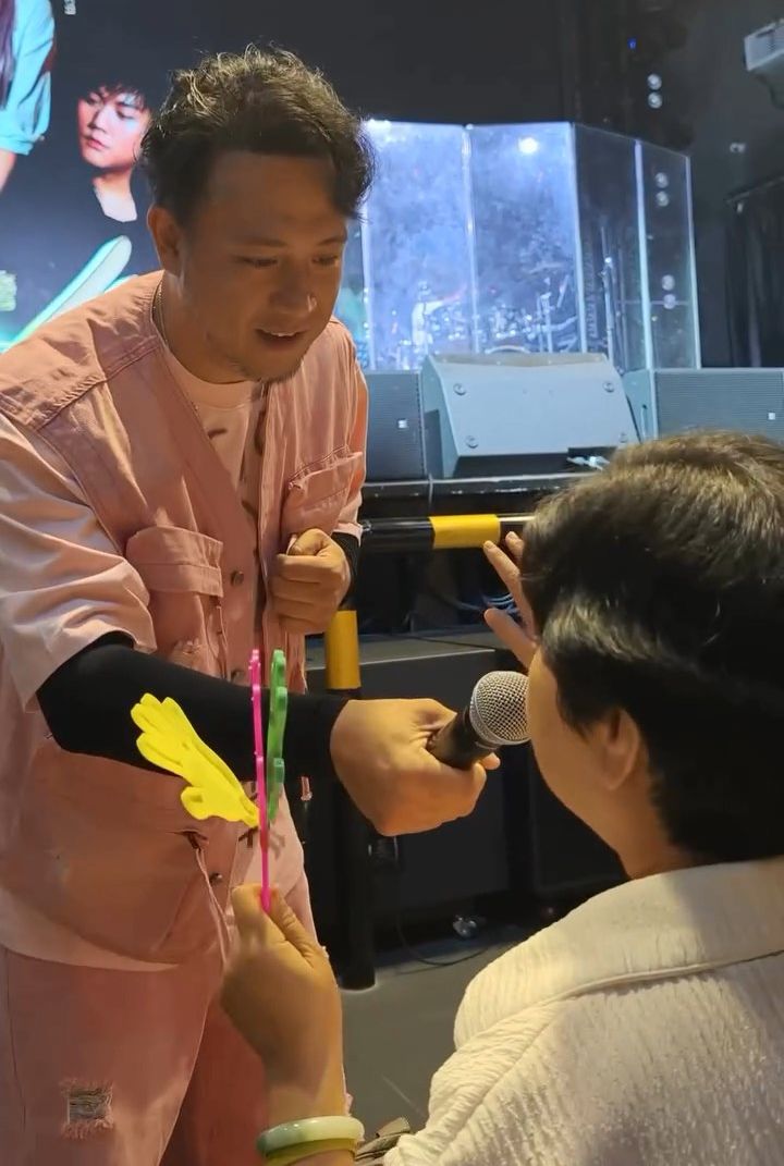 張致恒演出時好落力。