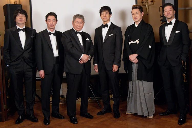 日本男星北野武（左三）执导的《首》亦于早前举行首映，西岛秀俊、中村狮童、浅野忠信、加濑亮及大森南朋都有现身。