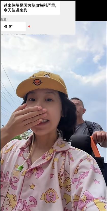 “嘻嘻徐宝”25岁因胃癌病逝，她生前多次以其不良生活习惯，提醒网友注意健康。