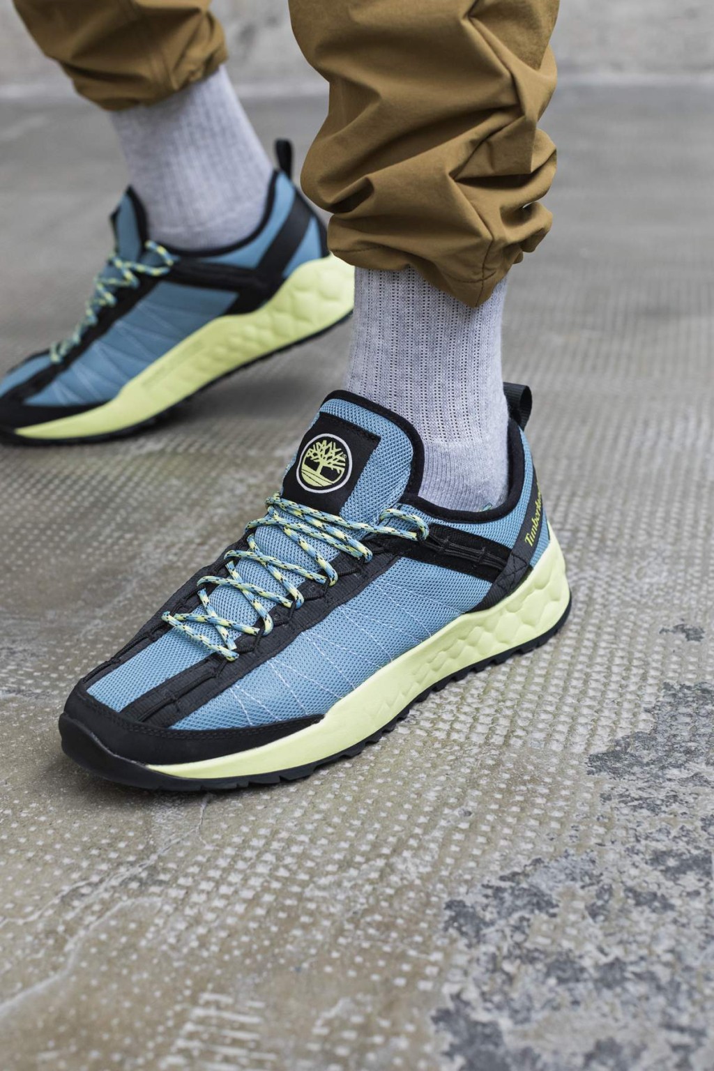 男裝Solar Wave Oxford Low採用ReBOTL™ 織物鞋面，配搭Defender Repellent Systems® 防潑水防污處理及Greenstride™ 鞋底/$799/Timberland。