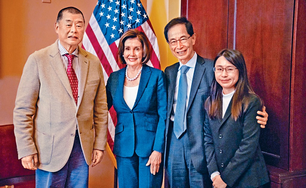 美國前眾議院議長佩洛西（左二）在2019年10月與黎智英、李柱銘等的合照。