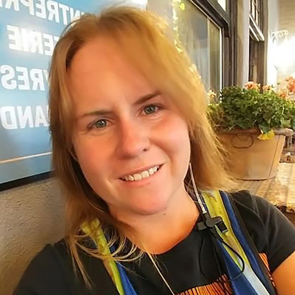 駐片場的醫生Cherlyn Schaefer受訪時,表示當日聽到巨響。