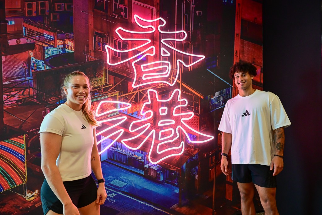 丹馬克(右)和韋諾蒔(左)在周三Adidas和紐西蘭欖球隊的活動亮相。攝影：魏國謙